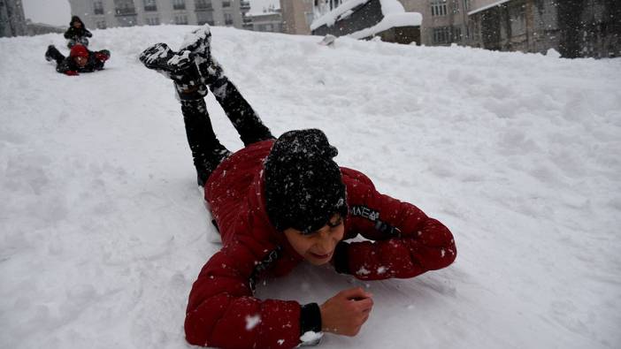 Erzurum'da bazı ilçe ve kırsal mahallerde kar tatili