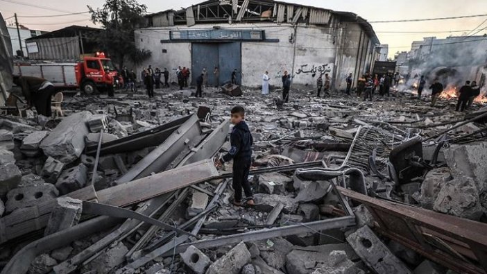 Gazze'de 4 yıldır hayata tutunmaya çalışan Filistinli çocuk şehit oldu