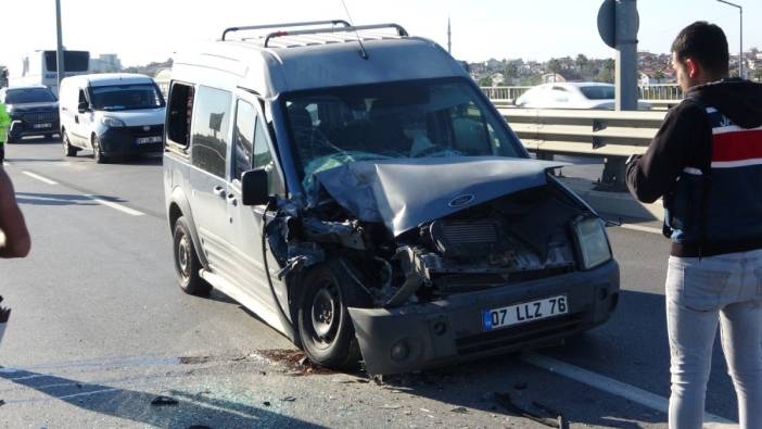 Antalya'da sebze kasası zincirleme kazaya sebep oldu