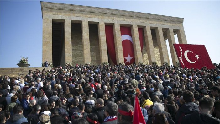 Anıtkabir ziyaretçiler ile dolup taştı
