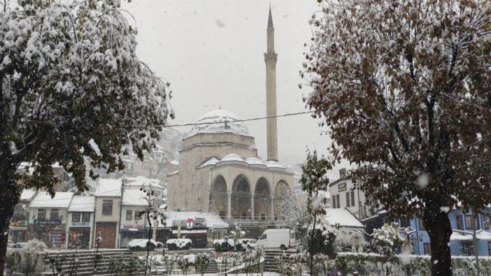 Kosova’da kar yağışı kartpostallık görüntüler oluşturdu