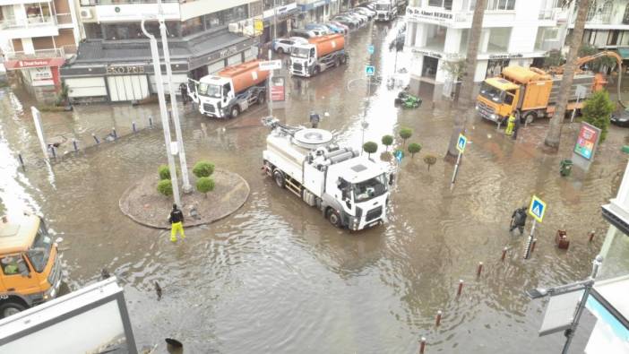 İzmir'de fırtınanın verdiği hasar gün aydınlanınca ortaya çıktı