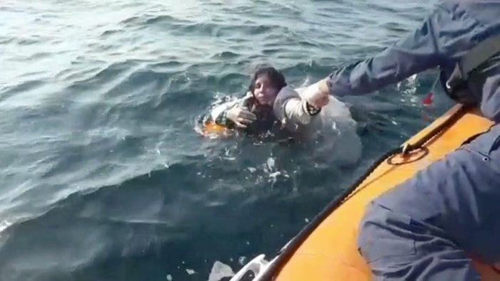 İzmir'de göçmenleri taşıyan tekne battı: 5 ölü