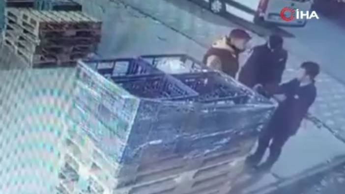 Başkent'te market çalışanına satırlı saldırı