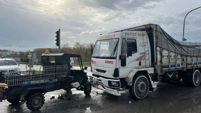 Patpat ile kamyon kafa kafaya çarpıştı 'Karı koca yaralandı'