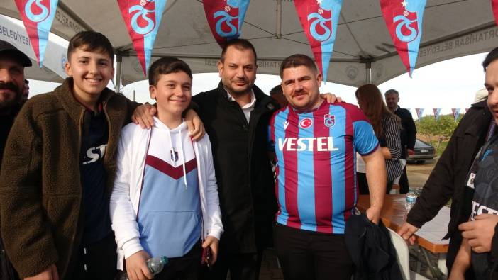 Trabzonspor Başkanı Ertuğrul Doğan’dan taraftara hamsi ikramı