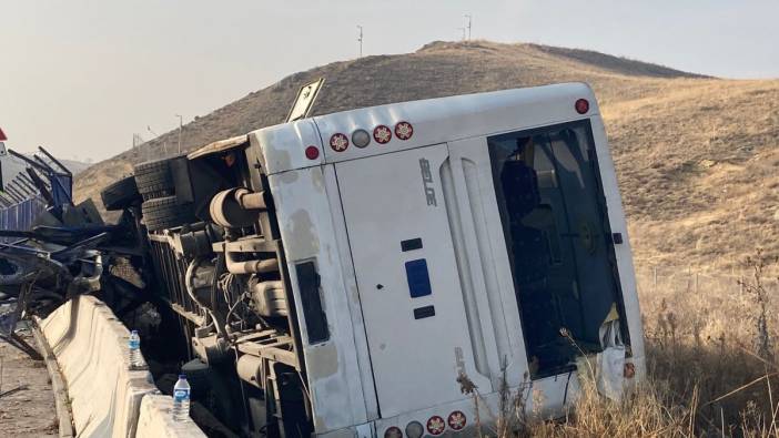 Ankara’da servis otobüsü devrildi 2 yaralı