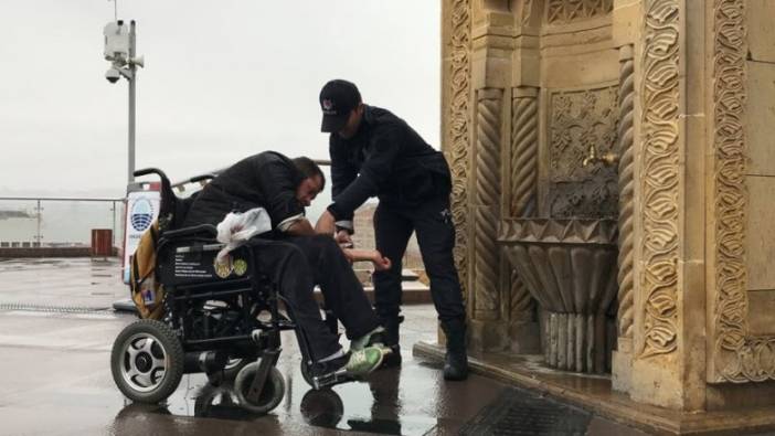 Abdest almakta zorlanan engelliye polis yardım etti