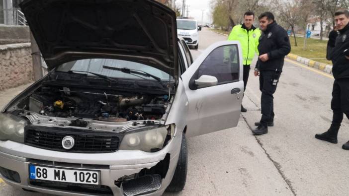 Seyir halindeki otomobilin motor kısmı yandı