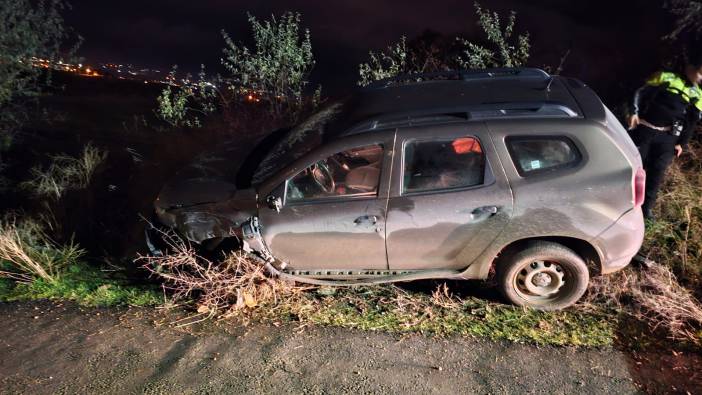 Kaza yapan 4 kişi otomobili bırakıp kaza yerinden uzaklaştı