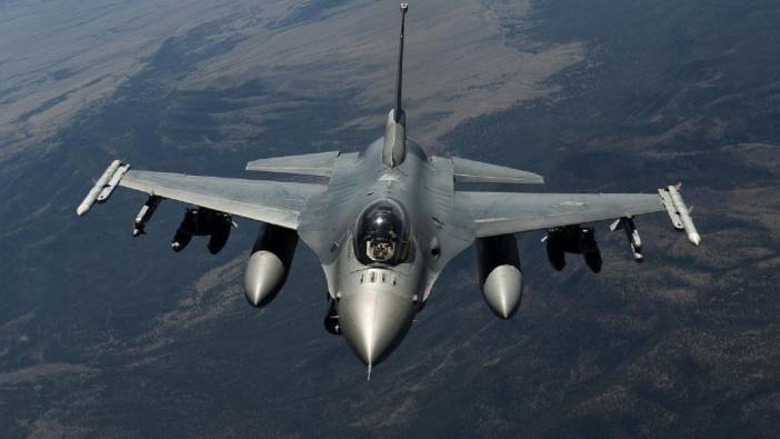 F-16 savaş uçağı denize çakıldı