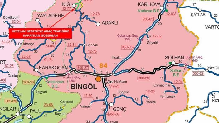 Bingöl'de heyelan yolu kapattı