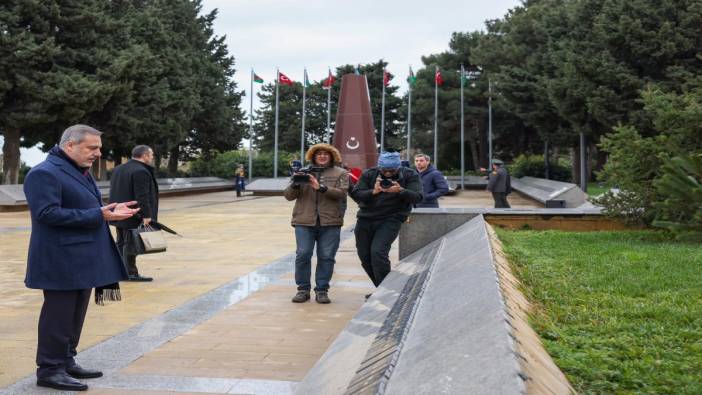 Bakan Fidan Haydar Aliyev'in mezarını ziyaret etti