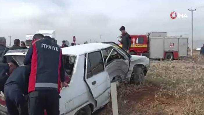 Mardin'de iki otomobil kafa kafaya çarpıştı