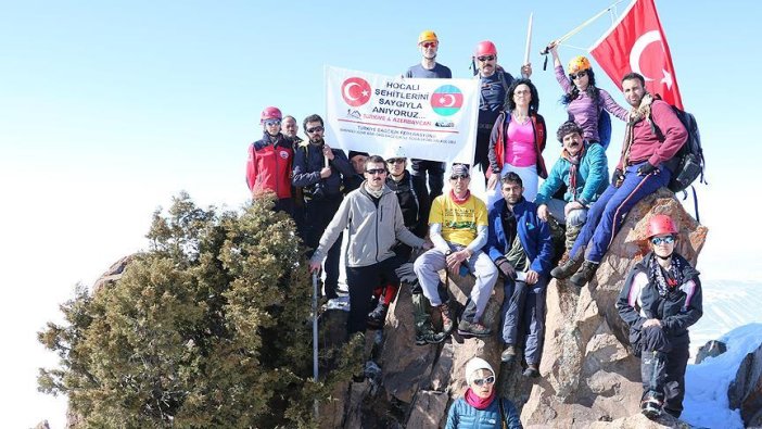 Türk dağcılar Hocalı şehitlerini unutmadı