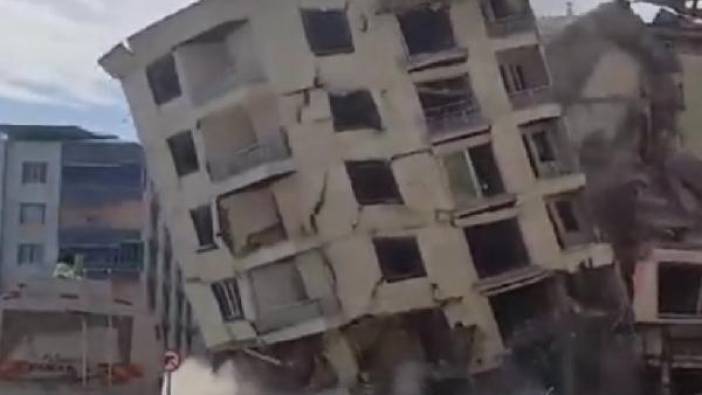 Gaziantep'te ağır hasarlı 6 katlı bina yıkılırken çöktü