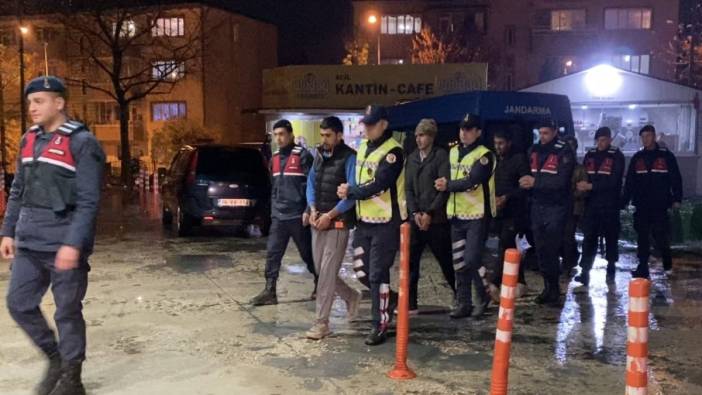 Jandarma’nın şüphelendiği 4 kişi kaçak göçmen çıktı