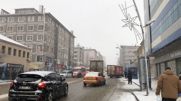 Erzurum’da kar ve tipi yağışı etkili oldu