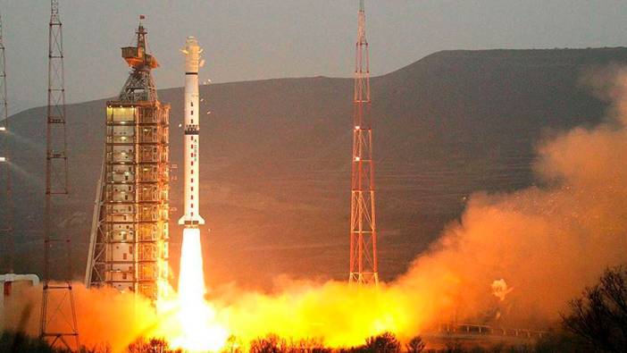 Çin 4 uydusunu uzaya gönderdi