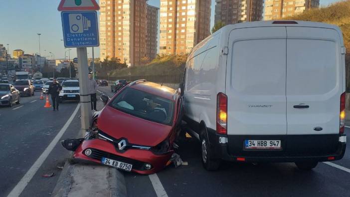 Maltepe'de iki araç birbirine girdi