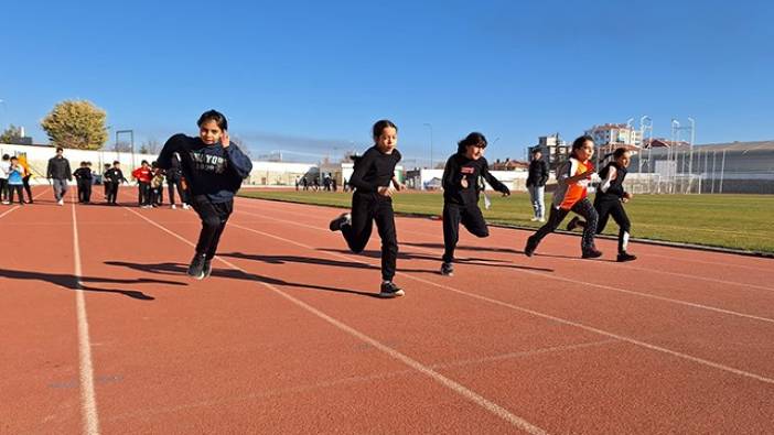 Karaman’da düzenlenen U14 atletizm il yarışmaları sona erdi