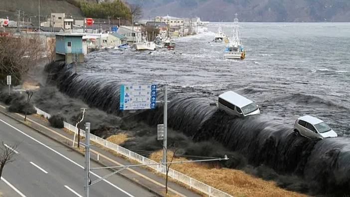 Depremin ardından tsunami uyarısı