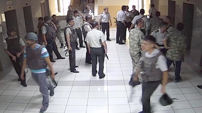 Darbeciler rehinelerin arasına girmeye çalışmış