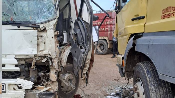 Adana'da 2 kamyon çarpıştı 'Yaralılar var'