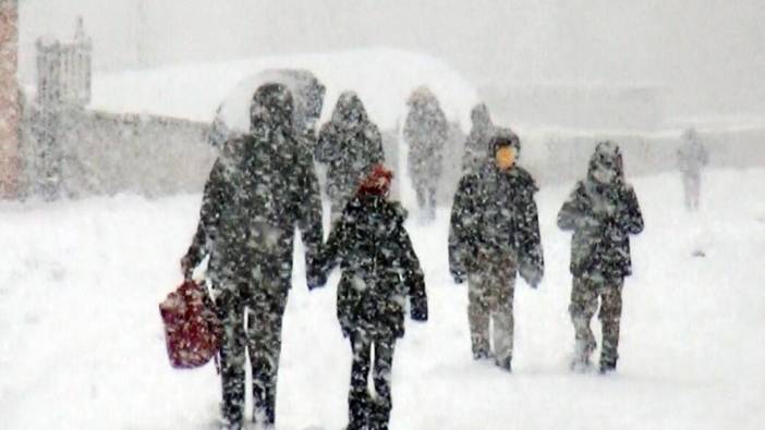 Eskişehir'de eğitime kar engeli 'Okullar tatil edildi'