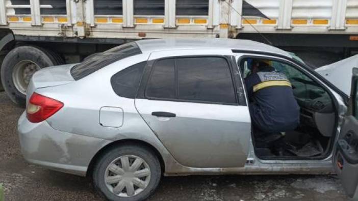 Hatay’da TIR ile otomobil çarpıştı