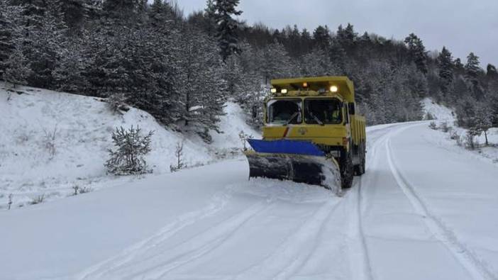 Yoğun kar yağışı nedeniyle 110 köy yolu ulaşıma kapandı