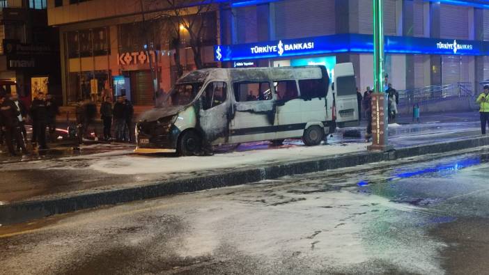 Diyarbakır’da yolcu minibüsü alev topuna döndü