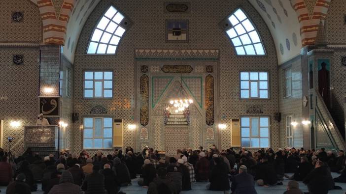 Bursa'da camilerde şehitler için dua edildi