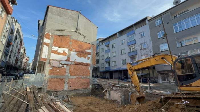 Sultangazi'de hasar oluşan iki bina boşaltıldı