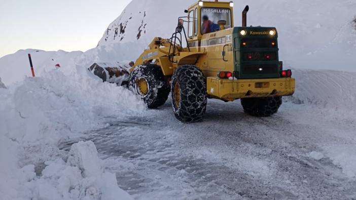 Kahhari Şırnak karayolu kar yağışı nedeniyle kapatıldı