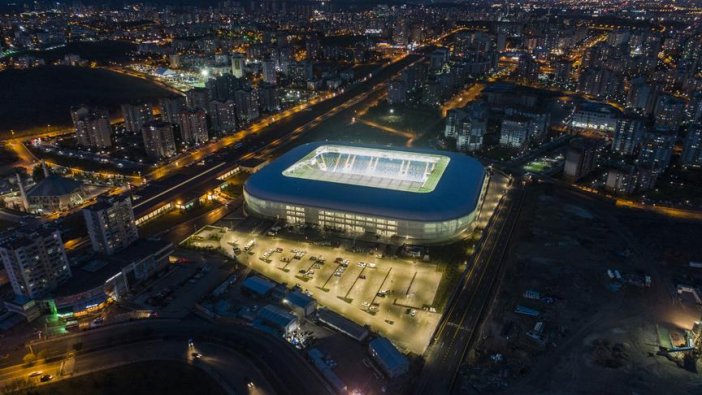 Ankara'nın yeni stadı futbolseverlerin hizmetine girdi