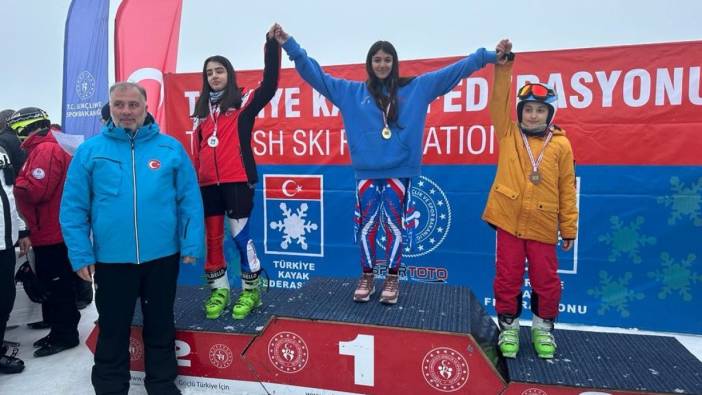 Vanlı Kayakçılardan Erzincan'da 3 madalyayla dönü