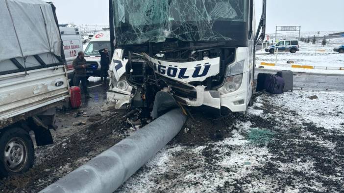 Ağrı’da kaza ‘Yolcu otobüsü ile kamyonet çarpıştı'