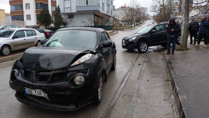 Samsun'da iki otomobil çarpıştı 'Yaralılar var'