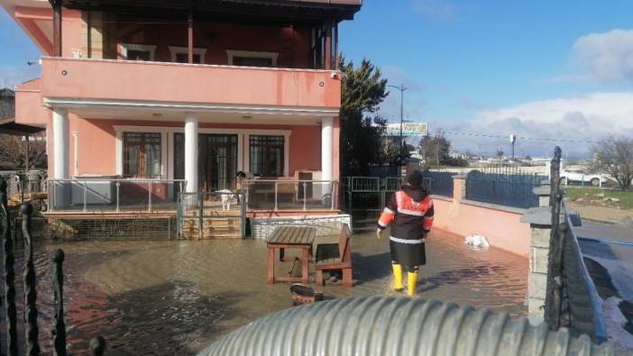 Silivri'de sağanak yağış hayatı olumsuz etkiledi
