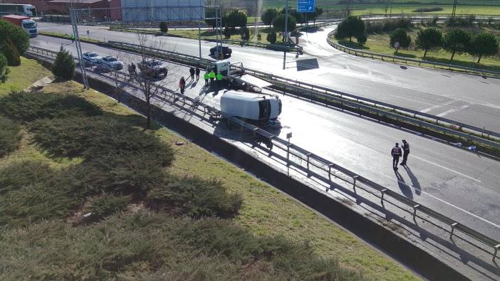 Çorlu - İstanbul kara yolunda panelvan devrildi 'ölü ve yaralılar var'