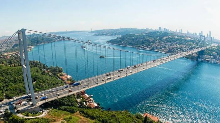 İstanbul Boğazı'nda iki gemi çarpıştı