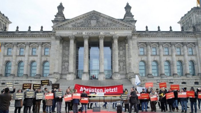 Alman Hükümeti protesto edildi