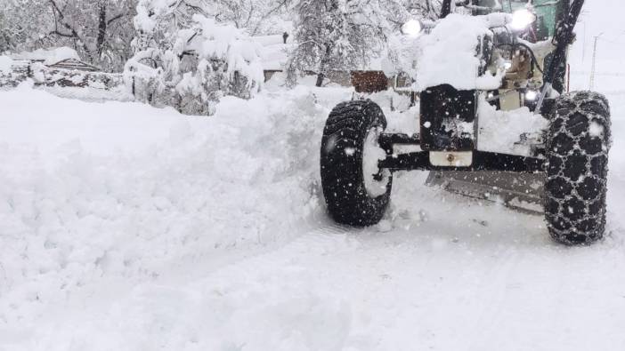 Artvin'de yoğun kar yağışı nedeniyle 119 köy yolu kapandı