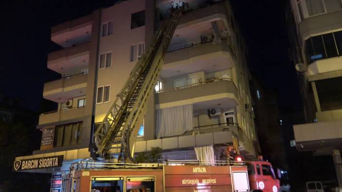 Alanya’da bir binanın en üst katında yangın çıktı