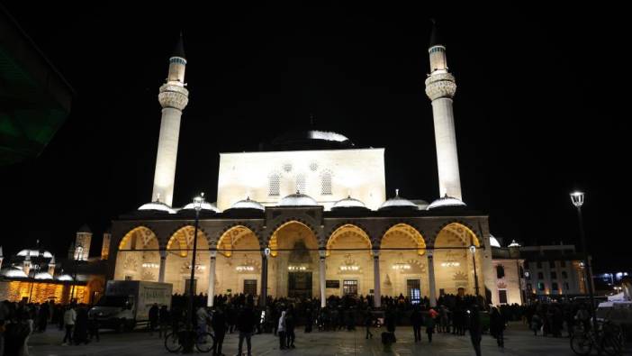 Konya’da kandil nedeniyle vatandaşlar camilere akın etti
