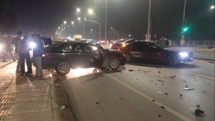 Mersin’de otomobiller çarpıştı