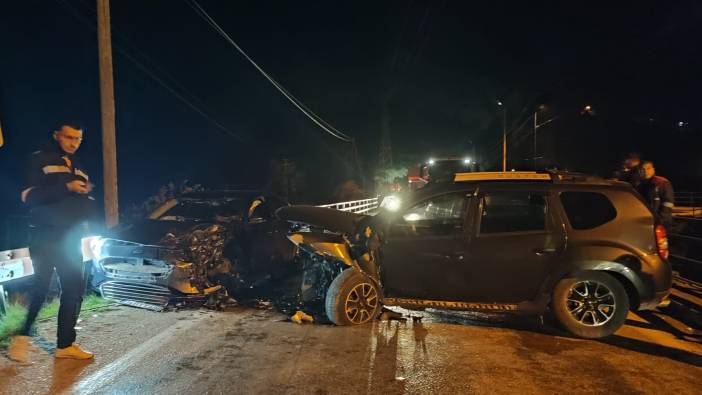 Adana'da 2 otomobilin çarpıştığı kazada 2 kişi yaralandı
