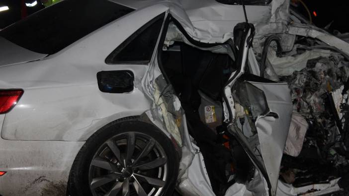 Bursa'da aracın patlayan lastiğini değiştiren kişilere otomobil çarptı