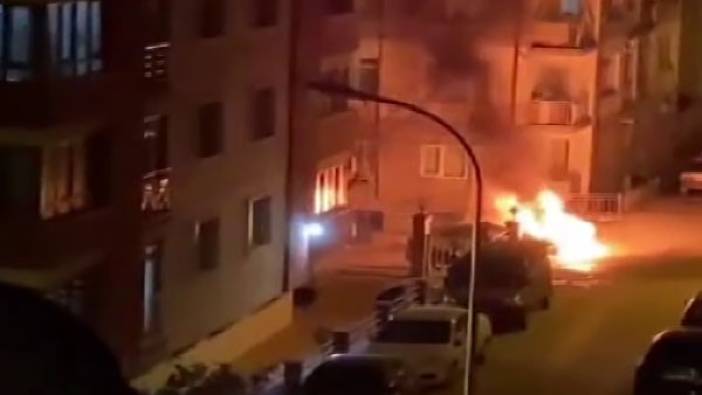 Eskişehir'de park halindeki araç alev alev yandı